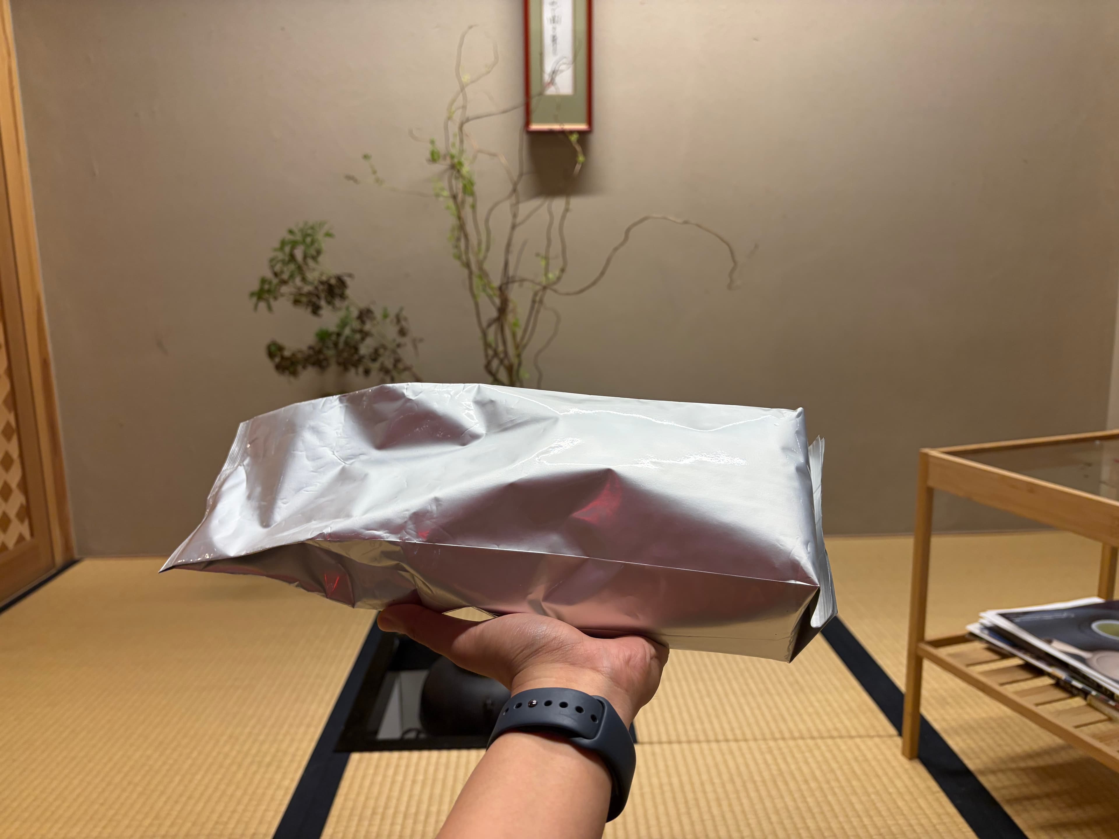 Hand holding a sealed 1kg matcha pouch